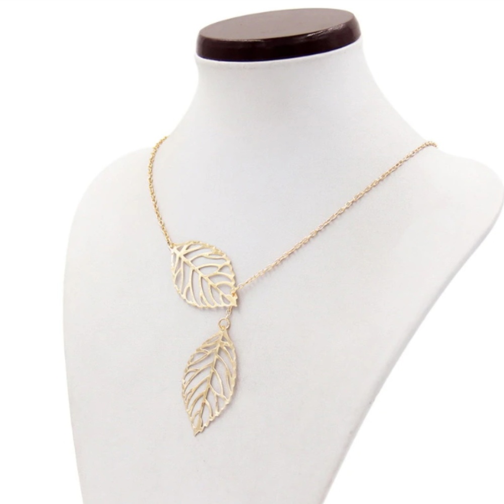 “Arya” Unique Boho Minimalist Leaf Dangle Necklace - Picture 5 of 8